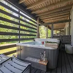 Kultaranta A - Scenic Lakeside With Hot Tub And Sauna *