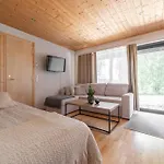 Kultaranta A - Scenic Lakeside With Hot Tub And Sauna Tahkovuori
