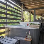Kultaranta A - Scenic Lakeside With Hot Tub And Sauna Tahkovuori