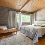 Kultaranta A - Scenic Lakeside With Hot Tub And Sauna Dağ evi