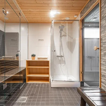 Kultaranta A - Scenic Lakeside With Hot Tub And Sauna Tahkovuori
