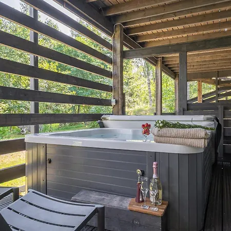 Kultaranta A - Scenic Lakeside With Hot Tub And Sauna Tahkovuori